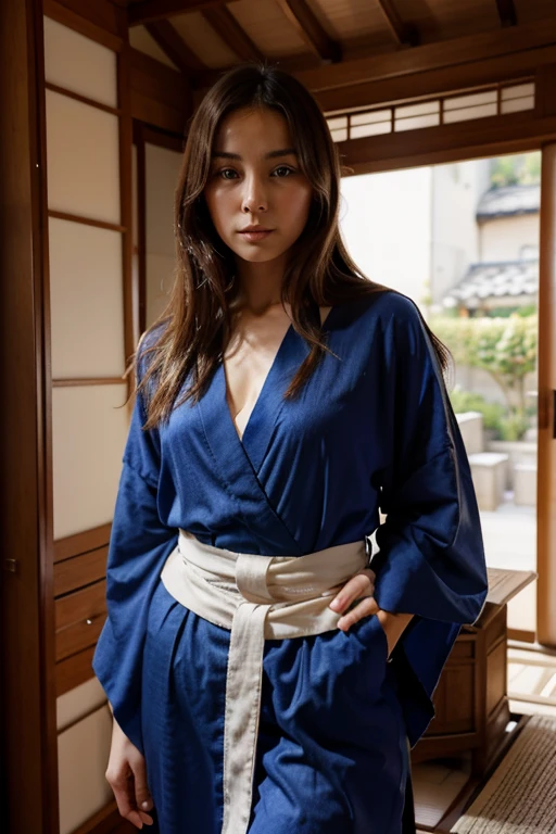 jeune femme de 25 ans, brune aux yeux bleus, portant un kimono de soie dans une maison traditionnelle japonaise