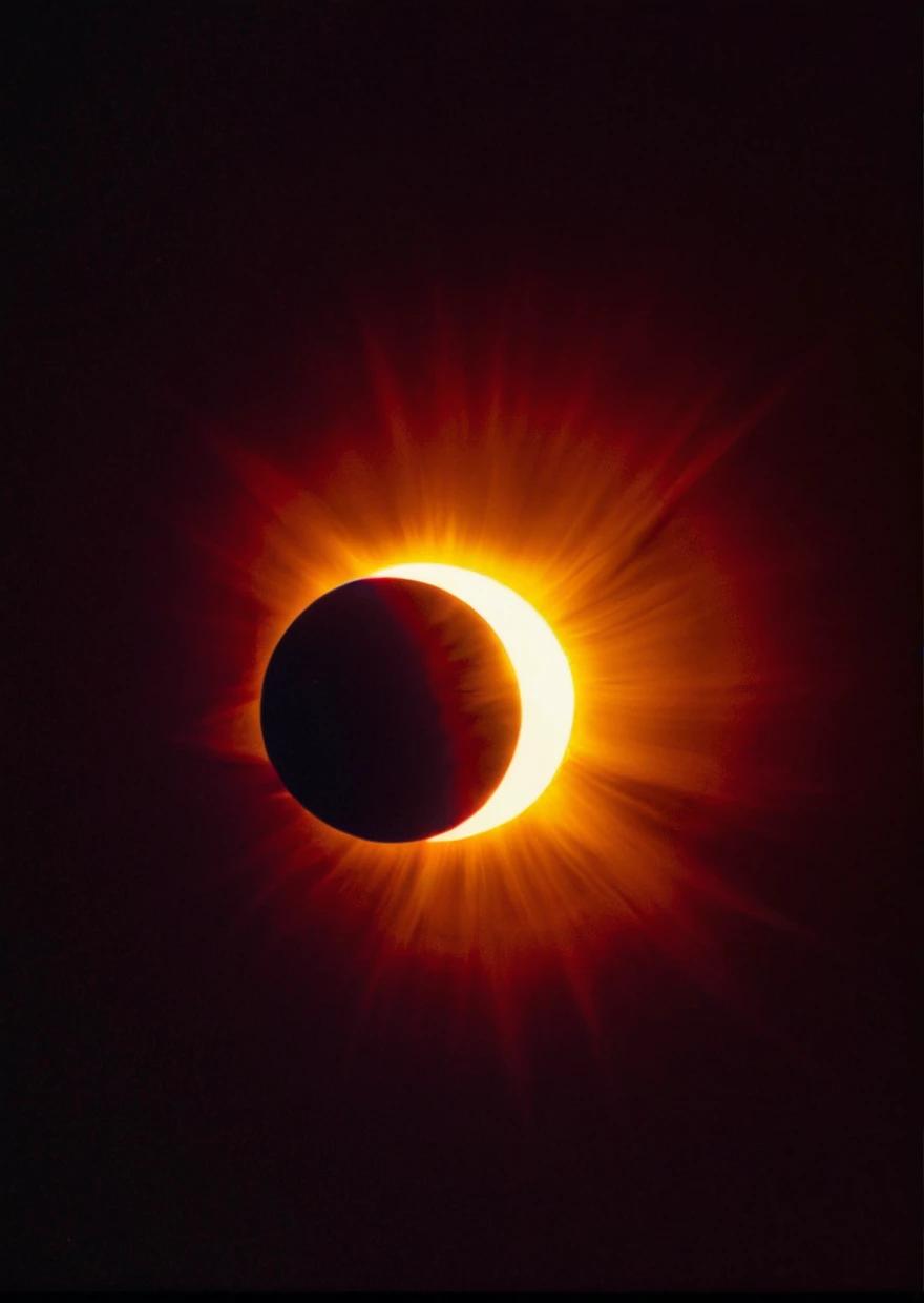 Genera una foto profesional UHD de 8k de un eclipse solar.