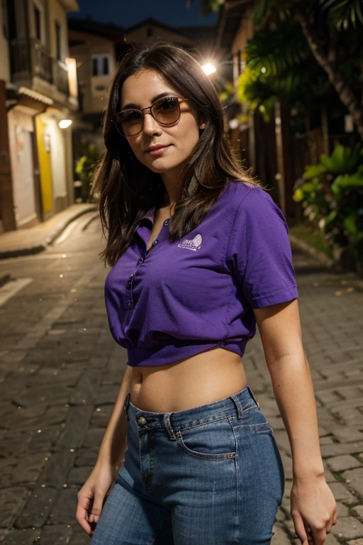 (corpo todo), (sentada em uma cadeira de madeira, noite, parede cimento com plantas), a 40 year old woman looking at the camera, Cabelo ondulado longo, rosto lindo detalhado, sorrindo levemente, sunglasses, lilac shirt, bermuda jeans, athletic legs, action photo, fundo de praia, noite, foto realista, CG, art station, obra de arte, high definition photography