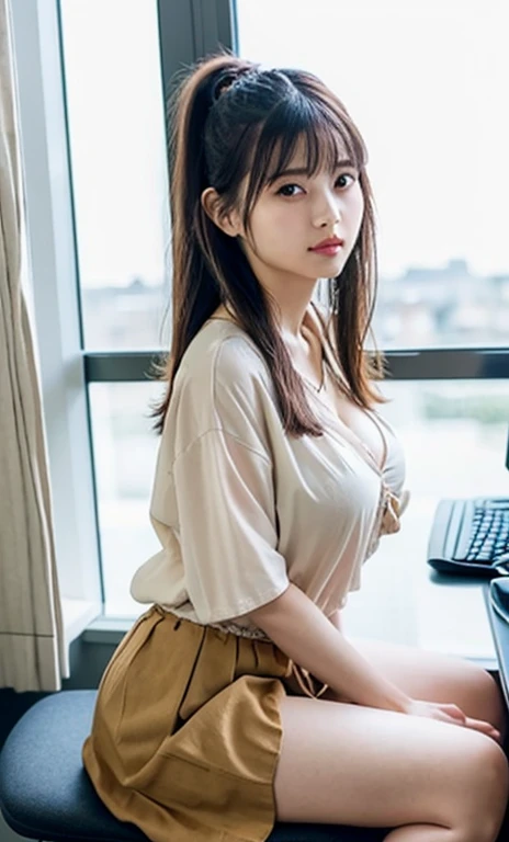 masterpiece、highest quality、16K、soft light、professional lighting、Pale shading、Weak contrast、Japanese、beautiful girl、daytime office、Window seat、sitting in front of the computer、Pink loose blouse、pleated skirt of beige color、smooth and beautiful thighs、(big breasts:1.3)、Faint cleavage、fine and beautiful eyes、cute hanging eyes、gentle smile、(Thin, straight, long hair、high ponytail),(The bangs are see-through bangs)、