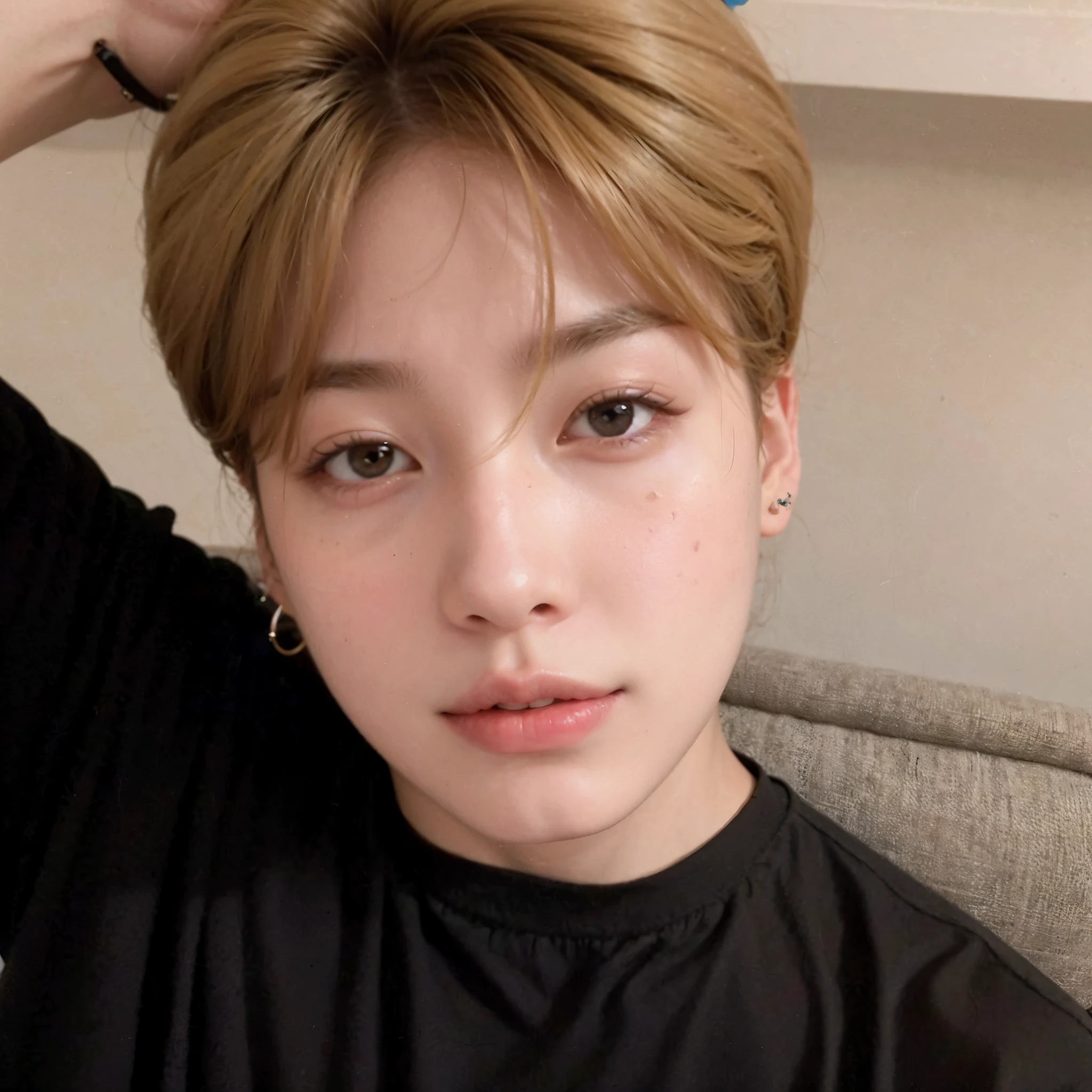 mulher arafa com cabelo colorido sentada em uma mesa, Jung Jaehyun, adorable and pale korean face, Ulzzang inteligente, Kim Doyoung, com cabelo curto, jossi do blackpink, Hong junho hyung, taejune kim, Ulzzang, o corte Hime, jaeyeon nam, XQC, Parque Jimin, cabelo curto platinado moleca