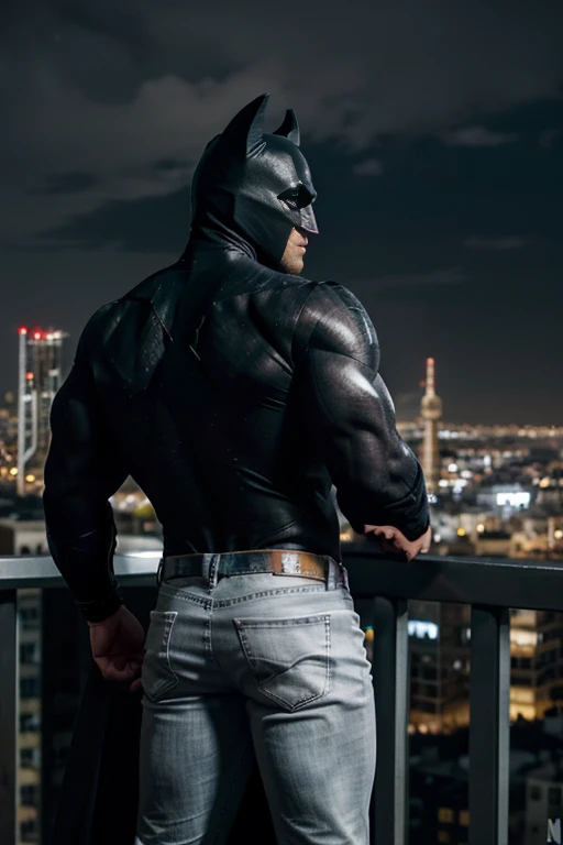 An illustration of Batman, a Greek god with a muscular build and ,muy nalgon, de espaldas. El escenario es una ciudad cosmopolita............, evoking a classic cold atmosphere, sin dejar de mantener el aura poderosa y regia del dios. gray white jeans backside