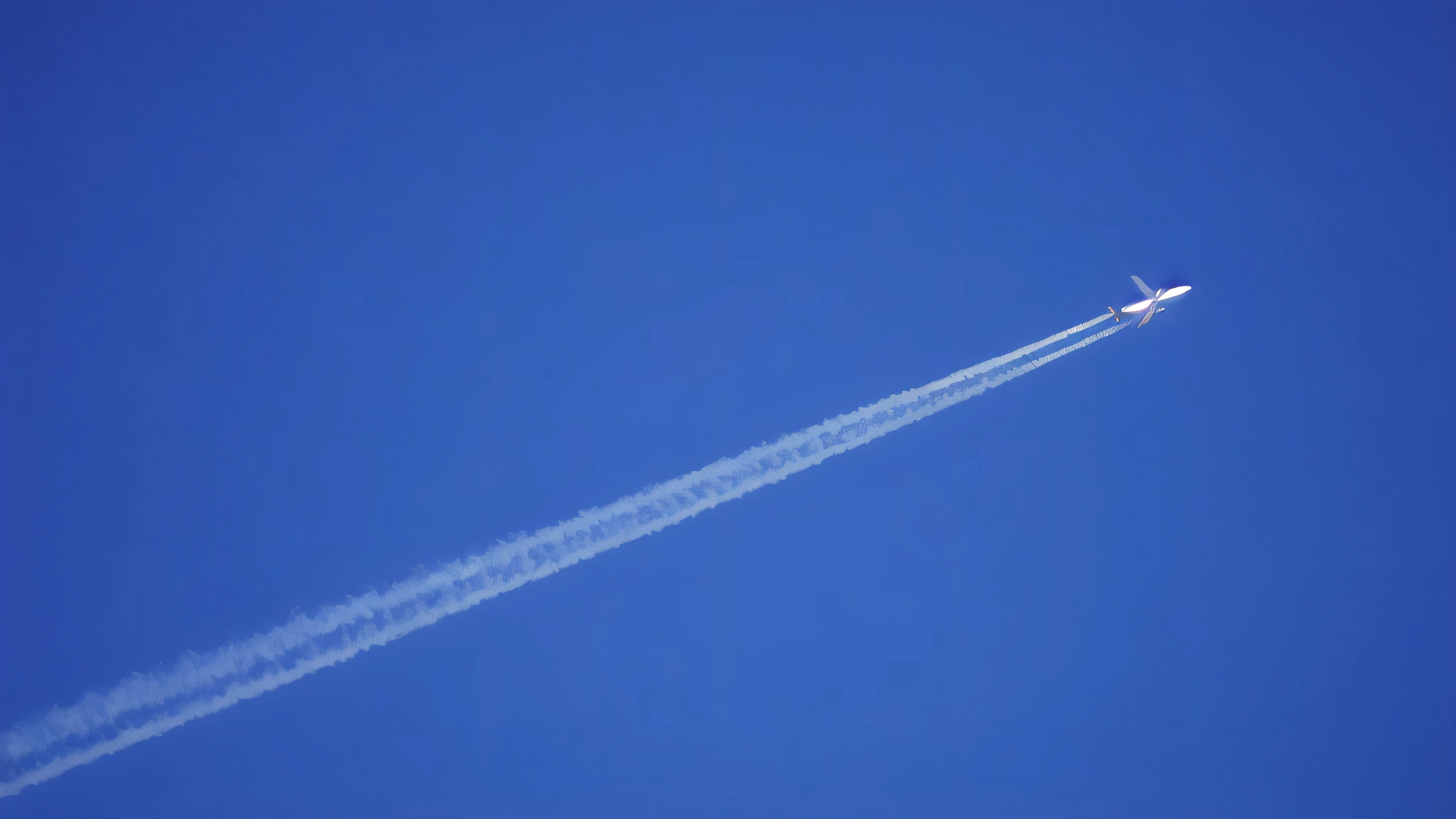 araflane flying in the sky with a contrail behind it, contrails, airplane in the sky, aeroplane, smoke trail, flying through sky, background is plane in space, flying into the sky, flying aircrafts, flying through the sky, dipstick tail, photo shot, shot on nikon d 3 2 0 0, zeppelin in the air, airplanes