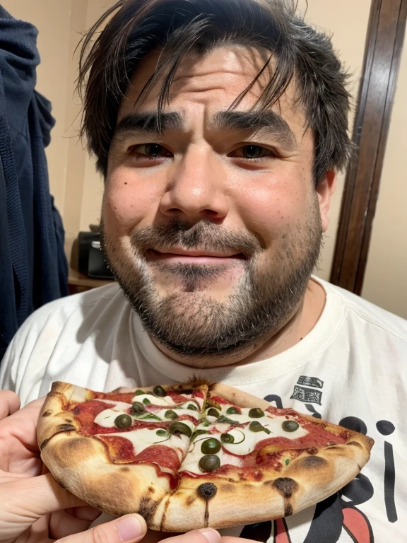 eat pizza３０Year old man, black eye,