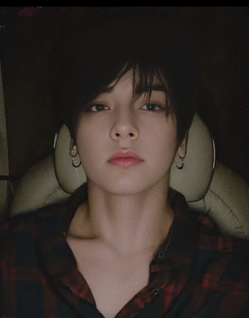 Arafed woman with red lipstick and plaid shirt., jungkook, Cai Xu Kun, taehyung comiendo papas fritas gucci, kim doyoung, hyung tae, jinyoung shin, sus ojos son rojos y brillantes, Jimin\his right eyelid is swollen, androgynous face, foto de perfil, imagen de perfil, taken in the early 2020s