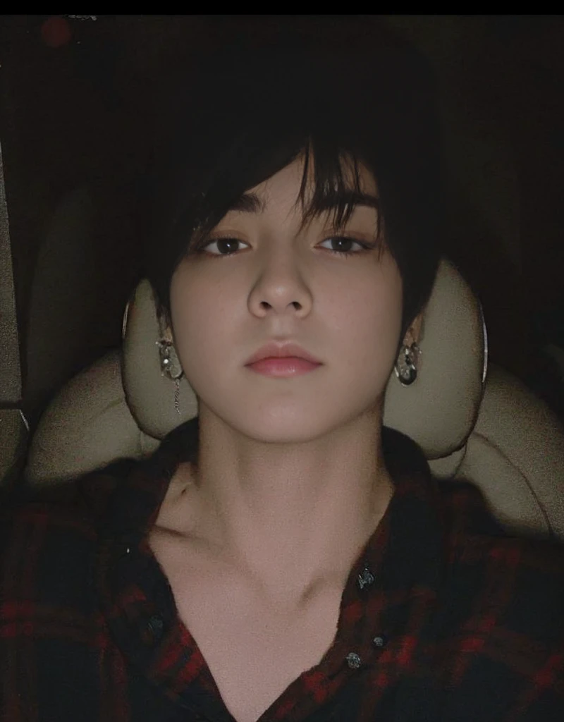 Arafed woman with red lipstick and plaid shirt., jungkook, Cai Xu Kun, taehyung comiendo papas fritas gucci, kim doyoung, hyung tae, jinyoung shin, sus ojos son rojos y brillantes, Jimin\his right eyelid is swollen, androgynous face, foto de perfil, imagen de perfil, taken in the early 2020s