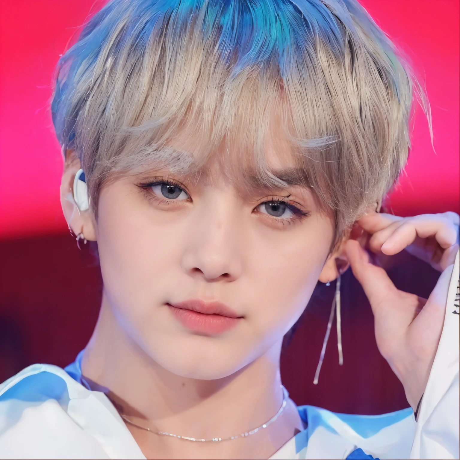 Un chico peli blanco, bts, labios carnosos, piel de porcelana, bts, bts tae, Tae, Kim Taehyung, kpop, kpop boy