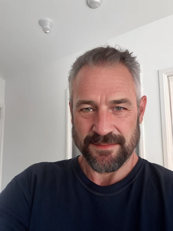 il y a un homme avec une barbe et une chemise grise, photo d'un homme blanc de 50 ans, hommes de 45 ans, homme de 40 ans, Photo selfie 8k, homme de 50 ans, selfie d'un homme, with a narrow nose, vrai visage humain avec peau, 38 ans, little raised nose, visage, man with a book writer
