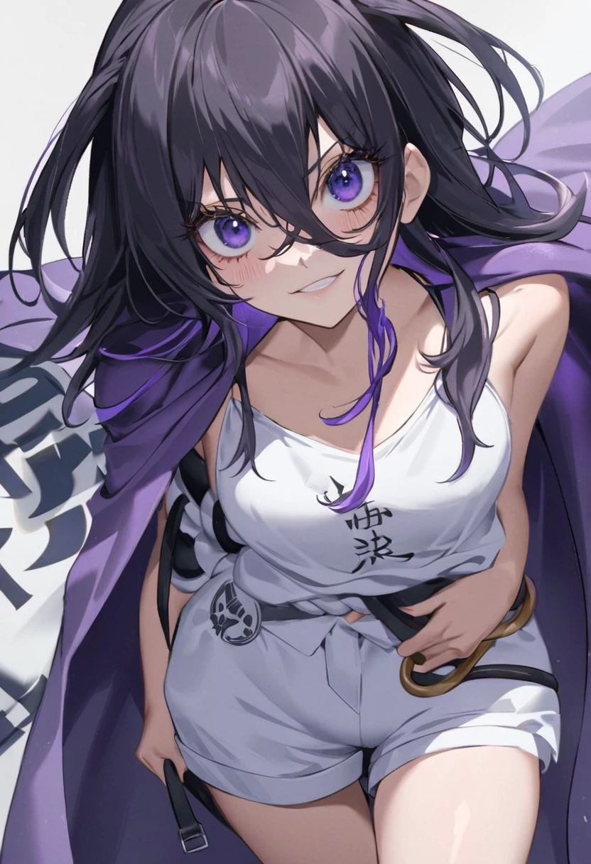 Reze tiene una figura bien proporcionada con un cuerpo voluptuoso, su piel es de tez clara. Ella es muy alta y esbelta, She has long black hair with purple tones in front of her waist with a few strands of hair framing her face up to her chin., dark blue eyes and voluminous eyelashes. 
En su cuello lleva una gargantilla con un alfiler de bomba que sobresale de un lad. Su ropa es una camisa blanca de Marin y unos shorts negros, with a cape that said “Fleet Admiral” in Japanese kanji.
Al estilo de One Piece