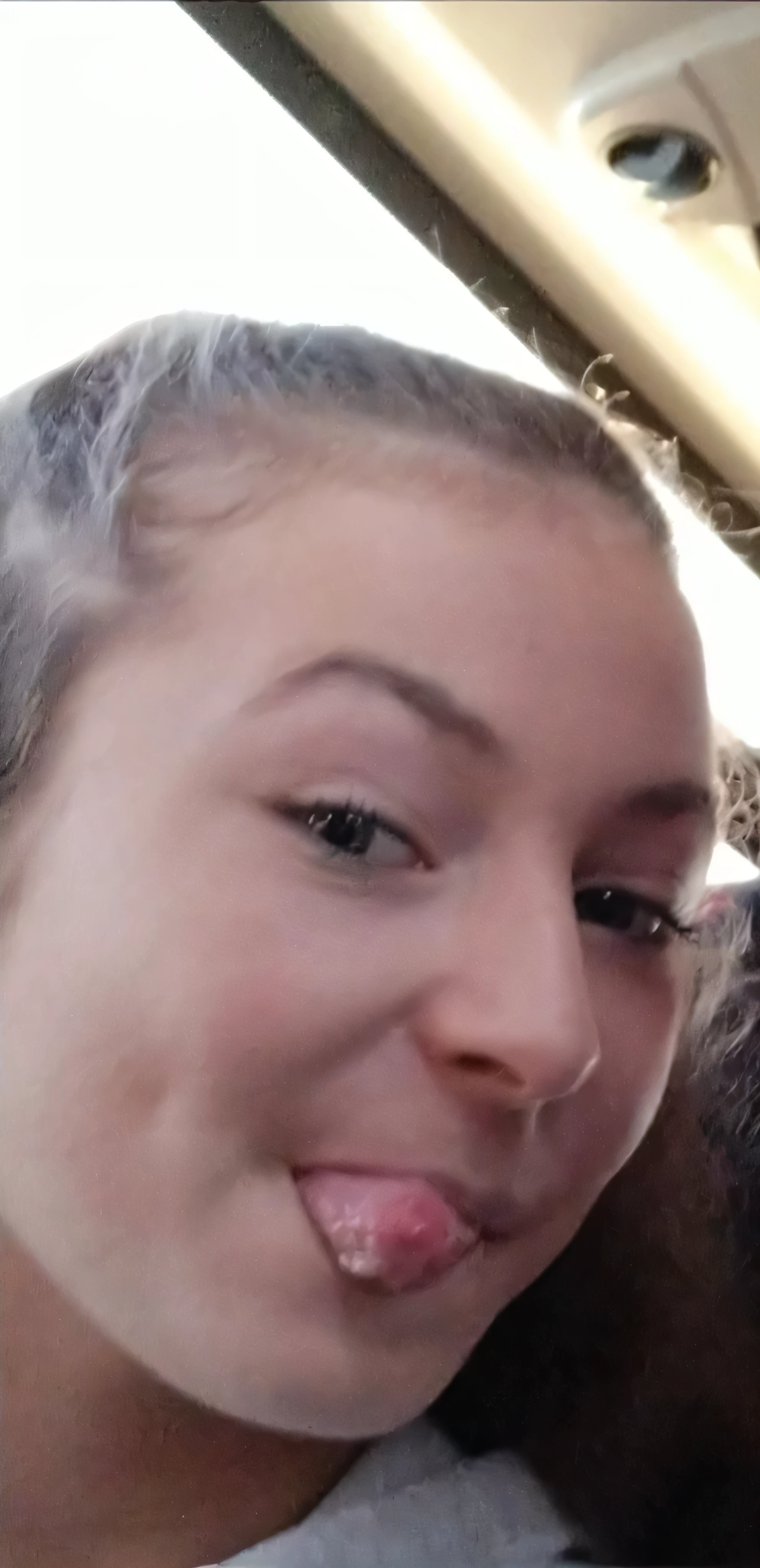 Rajoute le corps entier de cette femme