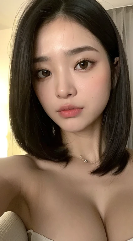 ((realistic lighting, melhor qualidade, 8k, obra-prima:1.3)), sharp focus:1.2, 1 garota, Mulheres bonitas com figura perfeita:1.4, Abdominais magros:1.1, ((cabelo castanho escuro)), (top branco:1.4）,（exteriores，durante a noite：1.1），Sente-se na cama interna，Rosto ultrafino，belos olhos，Double eyelid，Vaza todo o seio delicado