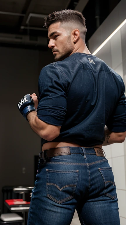Richard: universo UFC, un hombre, muscular and buttock, usando guantes de mma, combatiente, cabello corto peinado hacia un lado, jeans ajustados, backside