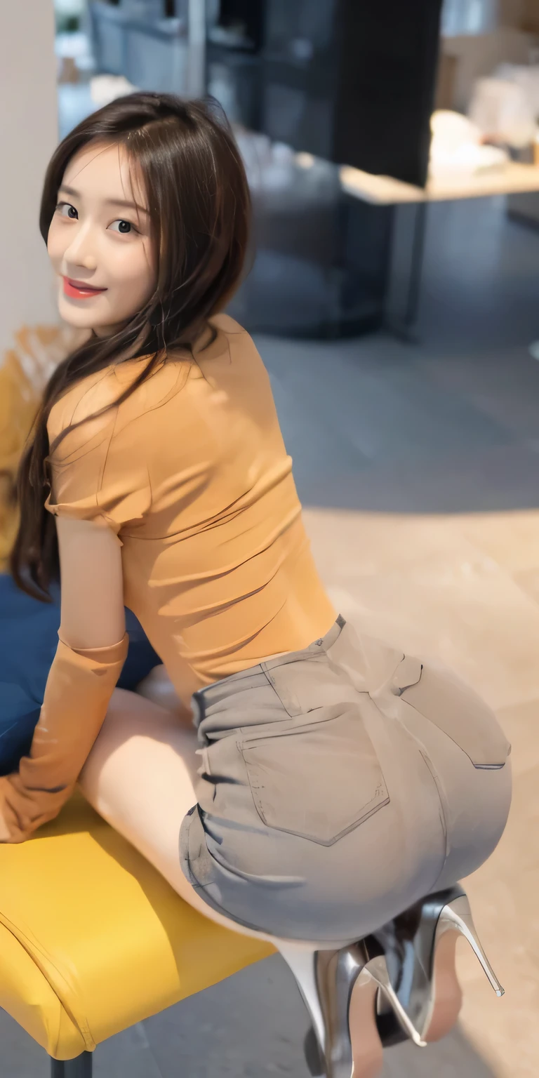 (on the table, best quality, Realistically, Ultra Detailed, meticulous, high resolution, 8k wallpaper), Close-up portrait of a beautiful woman, like, Smile, Light brown messy hair, Perfect dynamic composition, beautiful meticulous eyes, Just like the cover of a fashion magazine, On Campus