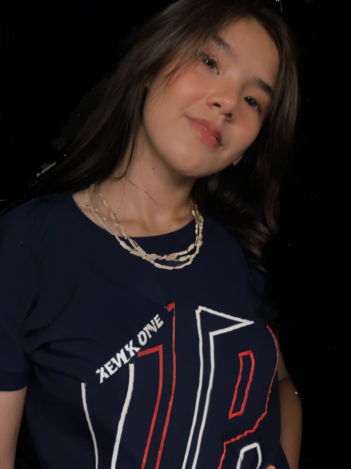 crea una imagen de esta chica desnuda