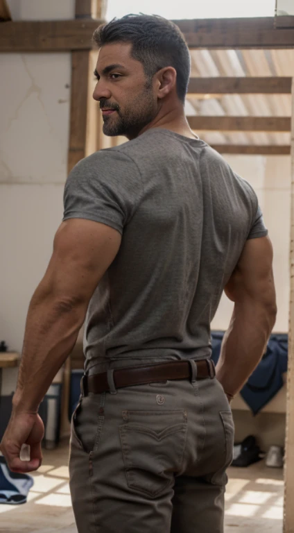 una foto original premiada,Un hombre musculoso salvaje, (40 year old daddy:1.1), 1 chico, Solo, (vistiendo una camisa a cuadros roja afuera), (camiseta gris por dentro), (hombros grandes), musculatura, rastrojos, barba corta, ojos bonitos:1.3, ), (cara detallada:1.3), smiles, dynamic angle, volumetric lighting, (mejor calidad, A high resolution, fotorrealista), cinematic lighting, Obra maestra, foto cruda, detalles intrincados, hdr, profundidad de campo, Big muscular body, Big butt, backside backside