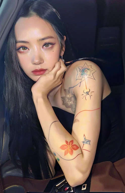 Mujer arafed con un tatuaje en el brazo sentada en un coche., of taiwanese girl con tatuajes, dilraba dilmurat, con tatuajes, jisoo de blackpink, yakuza slim girl, Manga de tatuaje en su brazo derecho., Wenfei Ye, Xision Wu, sui ishida con cabello negro, imagen de perfil, tinta en la piel, entintado, 👅 👅