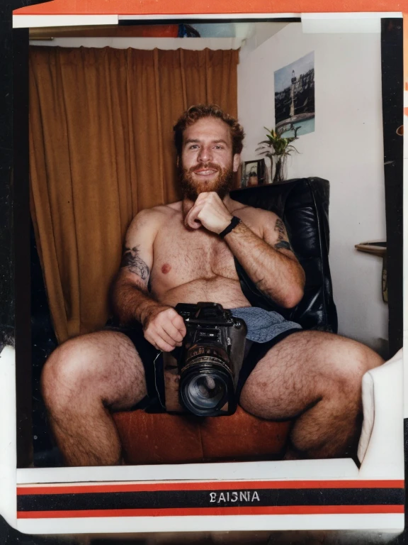 fotorrealismo, Kodak Disposable Camera Photo, canon y534, foralismo, a handsome, burly red-haired man sitting on the sofa at home, peitorais grandes, Peito peludo,