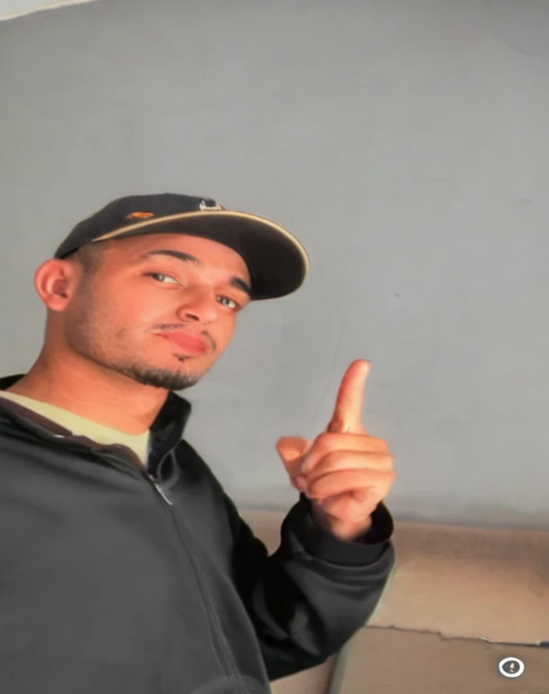 there is a man who is pointing at air conditioning , imagem de perfil, max jacobs, foto de perfil, dando um joinha to the camera, Pointing at the camera, com dedo apontando, dando um joinha, headshot imagem de perfilture, dando o joinha, muscle contraction coil / jogador ludwig, taken at the beginning of 2020, Mohammed Chahin, photoshoot
