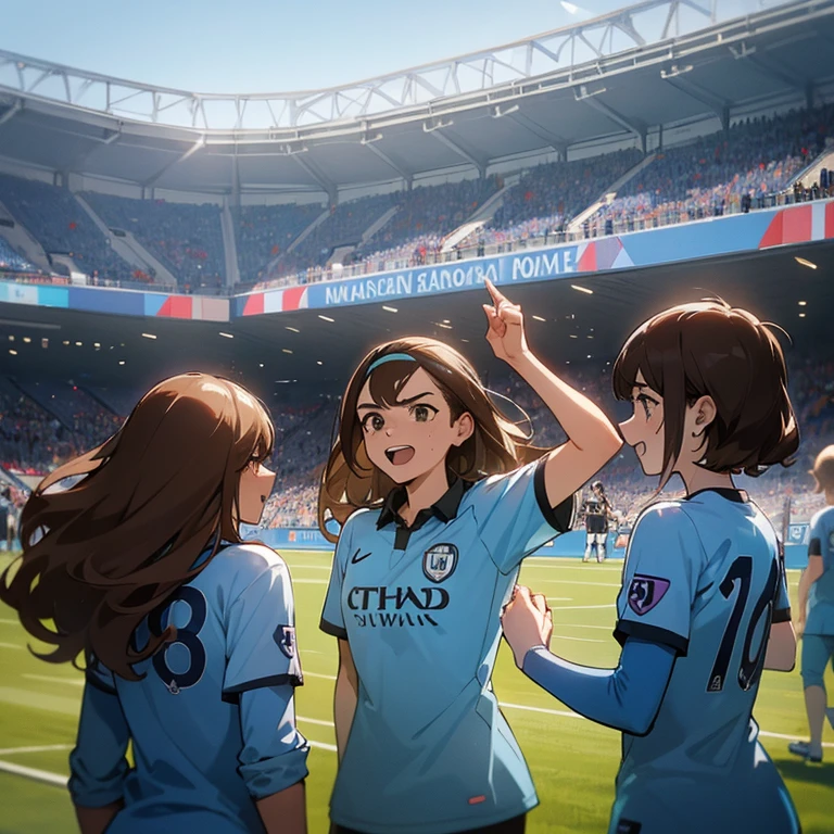 ( caras hermosas) Manchester city women's football team celebrating their victory (brown hair), con el equipo del Tottenham femenil en la cancha de fondo