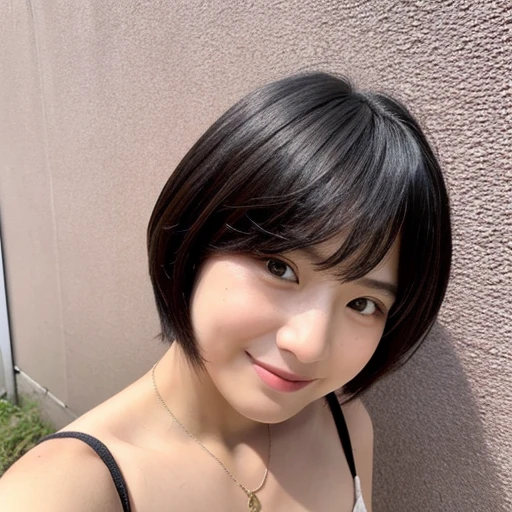Japanese women。Selfie。Bust up photo。Short black hair。smile。