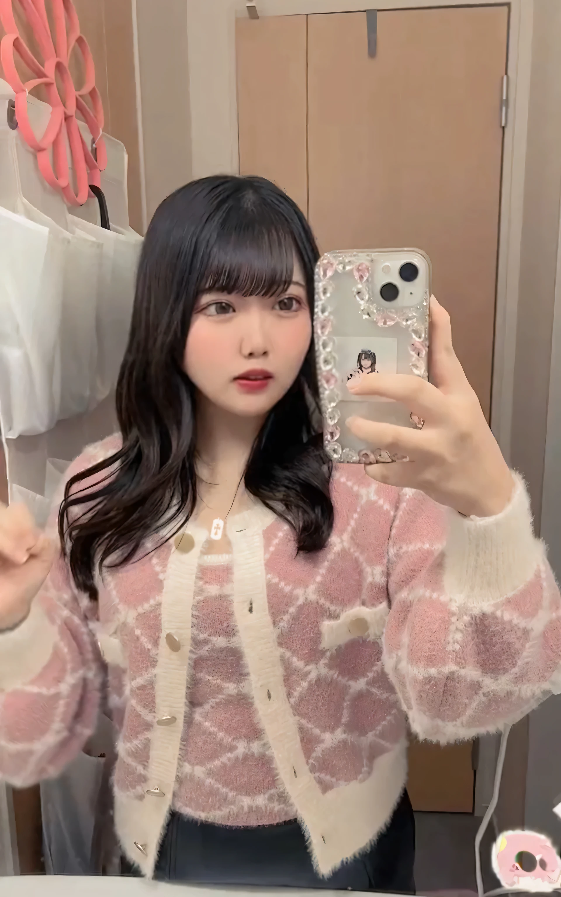 Arafe girl taking a selfie in the mirror with her mobile phone, 8K Selfie, Ulzzang, Luan Cute Vtuber, pretty girl, 19-year-old girl, Lo-fi girl aesthetic, Young and pretty girl, 480 pages, 4 8 0 Po, cute aesthetics, Belle Delphine, 8k))