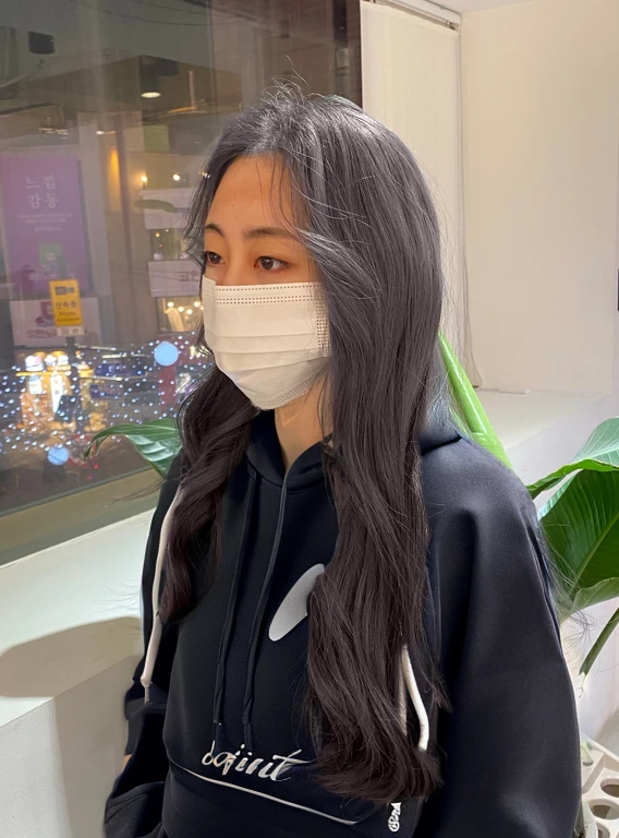 Best Quality, 8K, Masterpiece, (photo realistic:1.3), (hyper realistic:1.3), (Create an image maintaining the original base model hairstyle:1.5), (cropped_hoodie:1.4)