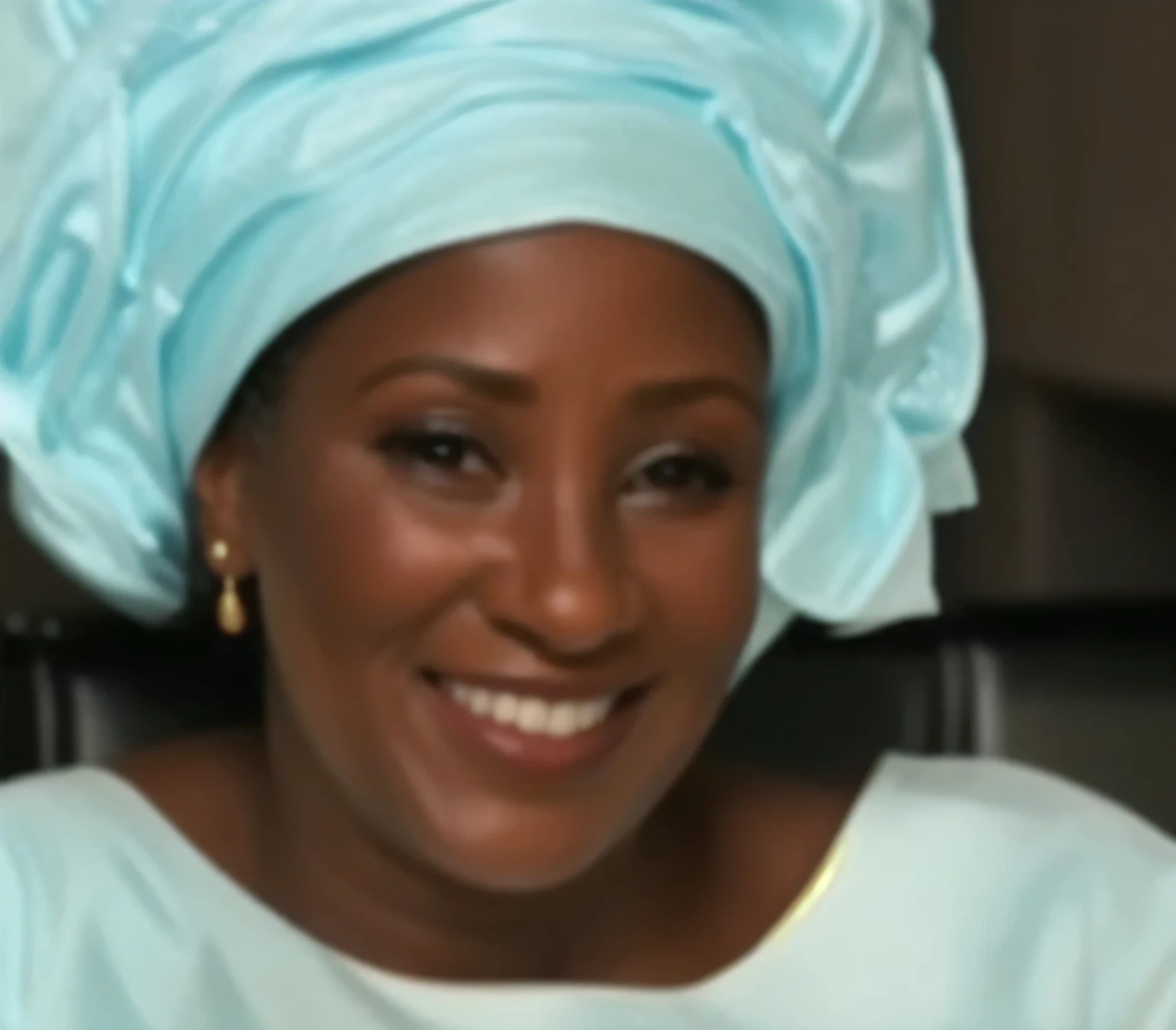 Mujer , primera  dama Gambia tiene la piel negra oscura., he is 58 years old,, 