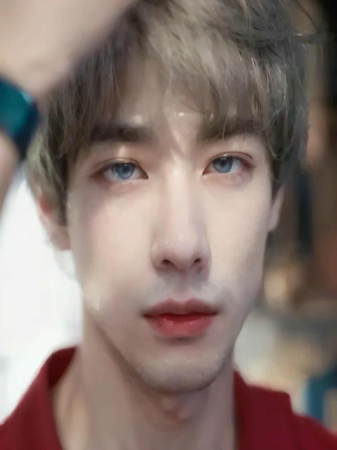 Arafed image of a boy in a red t-shirt and a red t-shirt., accurate Taehyung face, sus ojos son azules y brillantes, Kim Taehyung, sus ojos brillan de color rojo, Taehyung\'s grecian nose, sus ojos parecen sabios, Taehyung\his right eyelid is swollen, Taehyung\los labios carnosos, Taehyung, inspirado en Kim Taehyung, taehyung pelo rubio