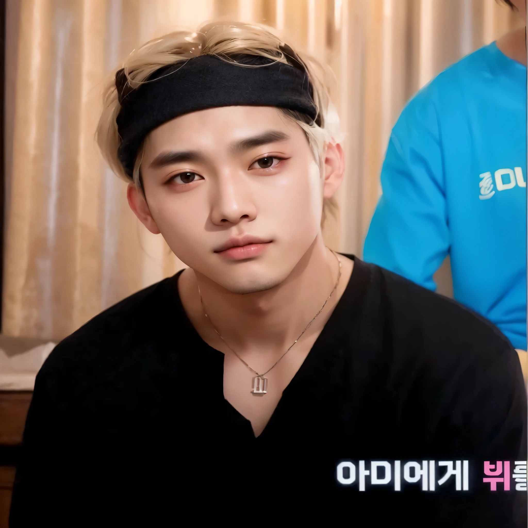 un primer plano de una persona que llevaba una diadema y una camisa negra, portrait of jossi de blackpink, Kim Doyoung, hyung tae, pale korean adorable face, kim taejin, Hong June Hyung, inspirado en jeonseok lee, jinyoung shin, kpop idol portrait, jossi de blackpink, Jung Jaehyun, marca lee, hombre surcoreano