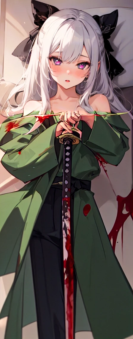 He was wearing a dark green coat and trousers.、A 14-year-old girl with red eyes and white hair, holding a Japanese sword、There is blood in my hair、They even kill people.。