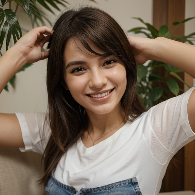 Pessoa com sorriso atraente, convidativo, radiante e jovial