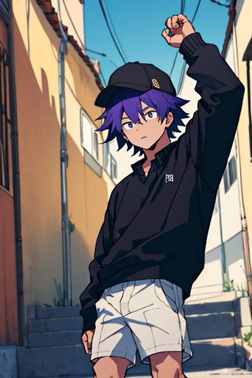 Hombre, cabello morado, gorra negra, ojos azules, camisa blanca, shorts negros, black sweater