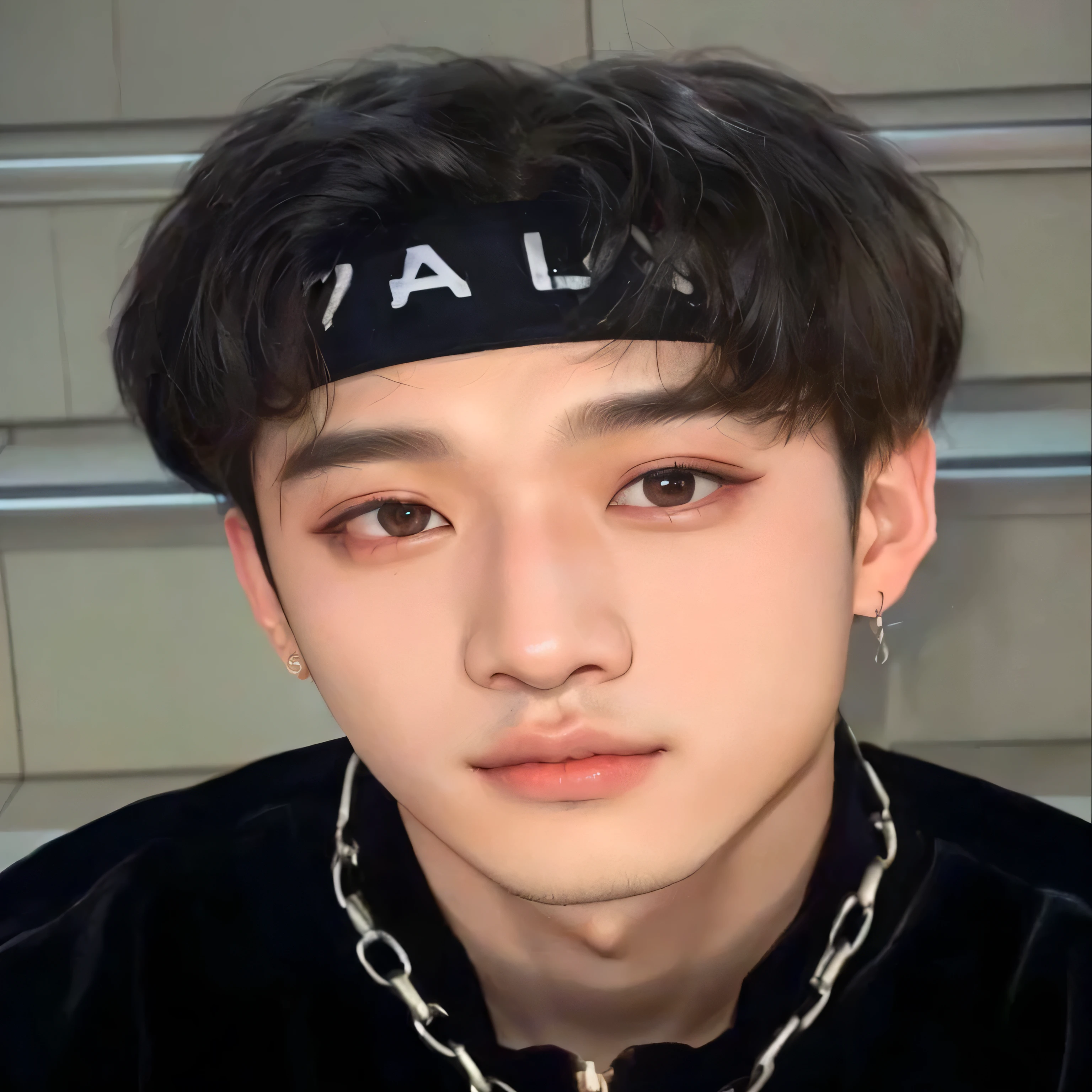 un primer plano de una persona que llevaba una camisa negra y una cadena, cai xukun, Yanjun Chengt, cuchilla del grupo de drenaje, jinyoung shin, hyung tae, foto de perfil en la cabeza, Jimin\his right eyelid is swollen, inspirado en Chen Chi, pale korean adorable face, jia, inspirado en Yanjun Cheng, retrato de jossi de blackpink, bangchan, bchan, stray kids, kpop, bchan, bangchan