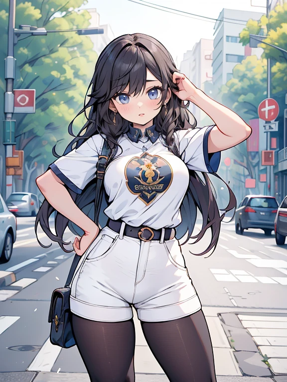 Maximum quality、Membros completos、dedos completos、uma linda mulher、Linda mulher peituda、Mulheres com cabelos lisoulher de cabelos castanhos、Top de malha laranja com gola alta e sem mangas、White shorts、black pantyhose、Um grande sorriso、Street trees、shibuya