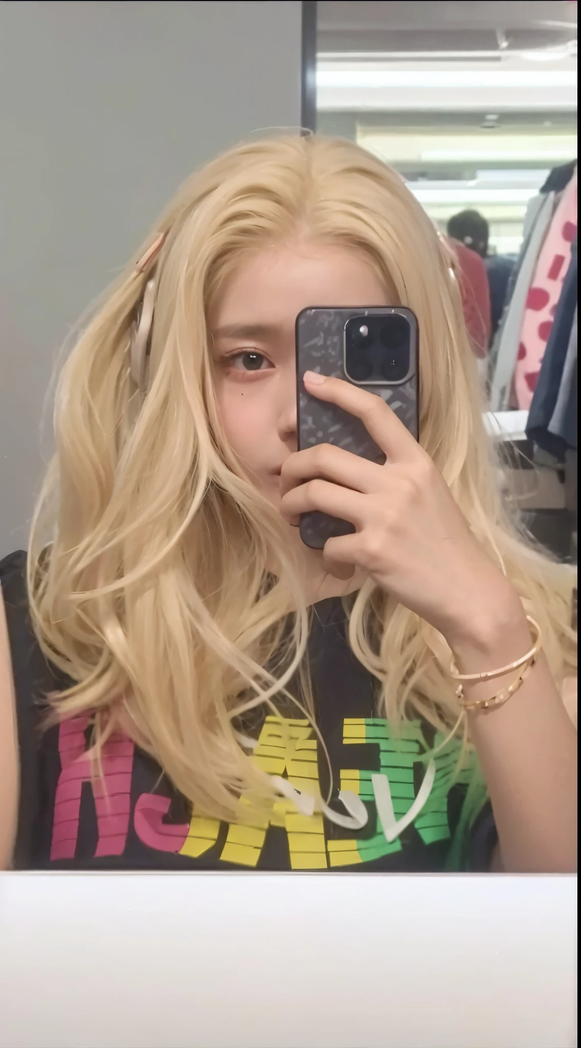 There's a kid with headphones on and a pink sweater, ulzzang, Ulzzang masculino, Wan adorable cara coreana, Cai Xukun, kanliu666, Jinyoung Shin, Ruan lindo vtuber, Kim Doyoung, Chiho, e-chica, E - Chica, Jung Jaehyun, Jaeyeon Nam, Sakimichan