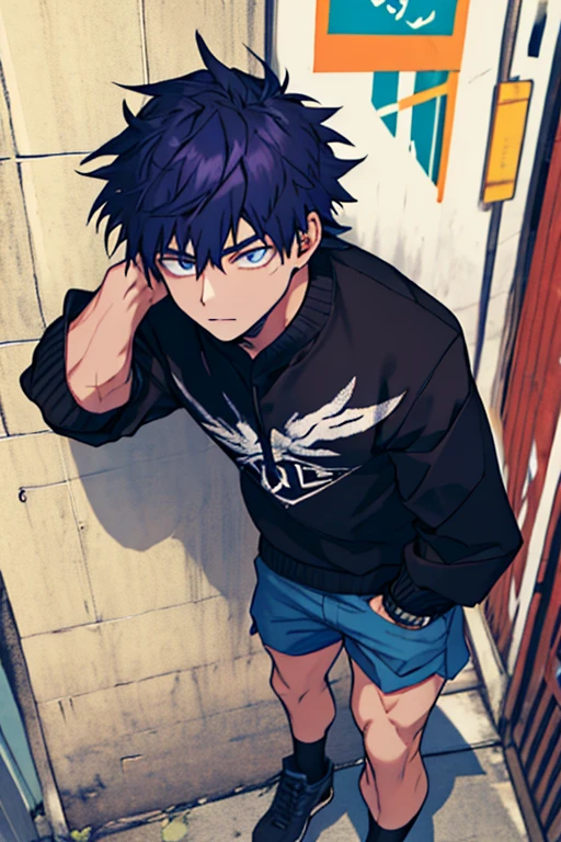 Hombre, cabello morado, gorra negra, ojos azules, piel blanca, camisa blanca, shorts negros, black sweater 