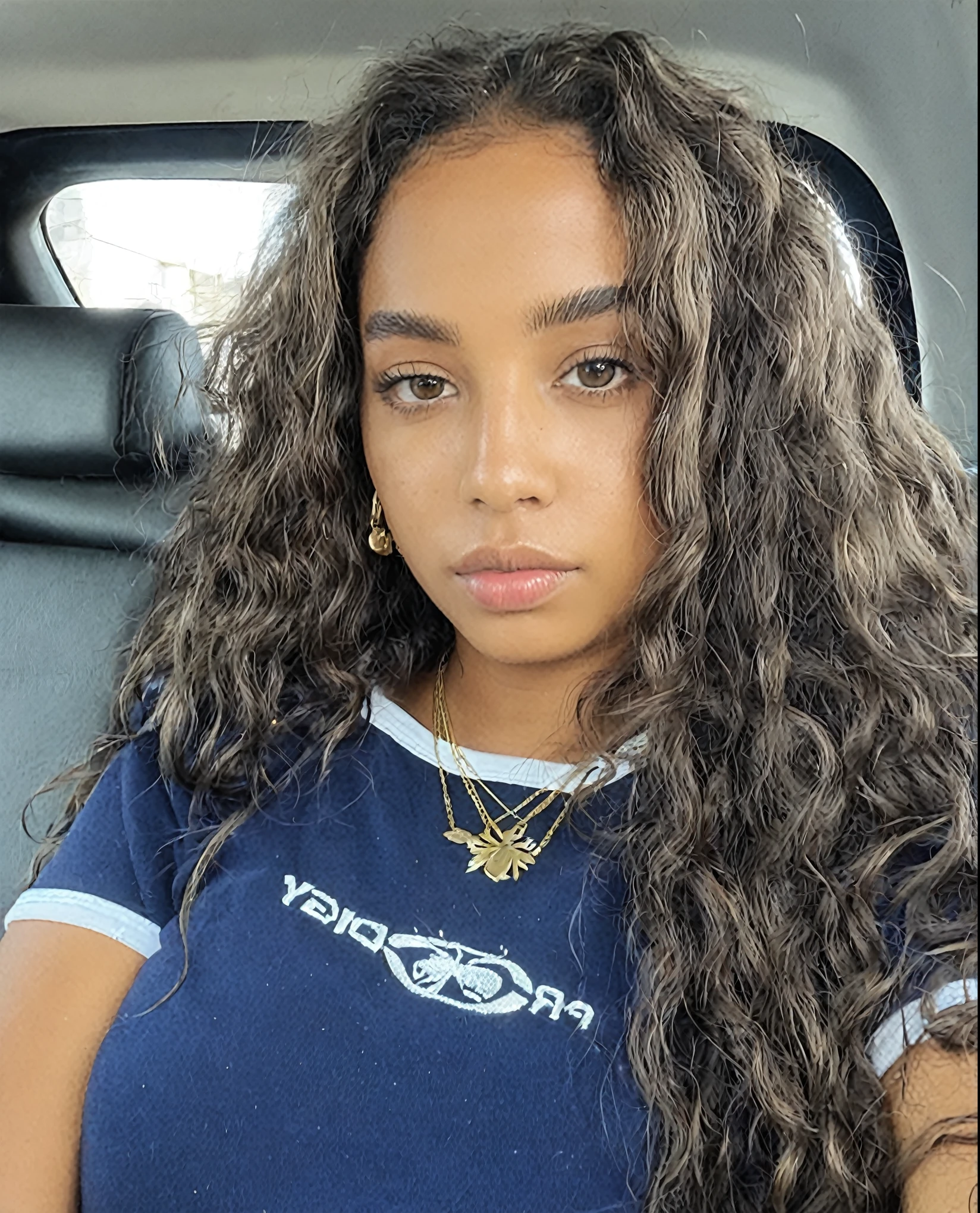 brasileira, olhos castanhos, 20 anos, bronzeada