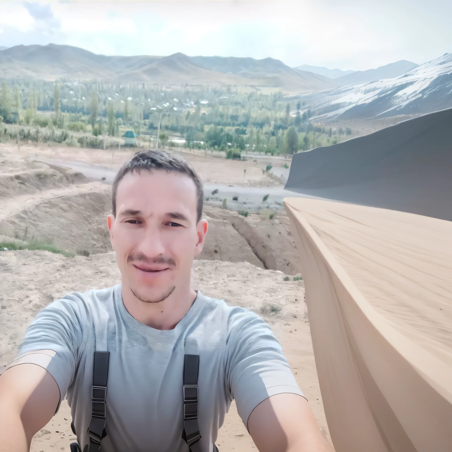 Arafed man takes selfie with camera in desert, Azimov, against the background of mountains, against the background of mountains, Nicholas, Andrey Ryabovicheva, Encho Enchev, Adar Darnov, professional photography, Ash Thorpe Heezil Salim, against the background of mountains, Jama Jurabayev, Selfie photography in 8k resolution