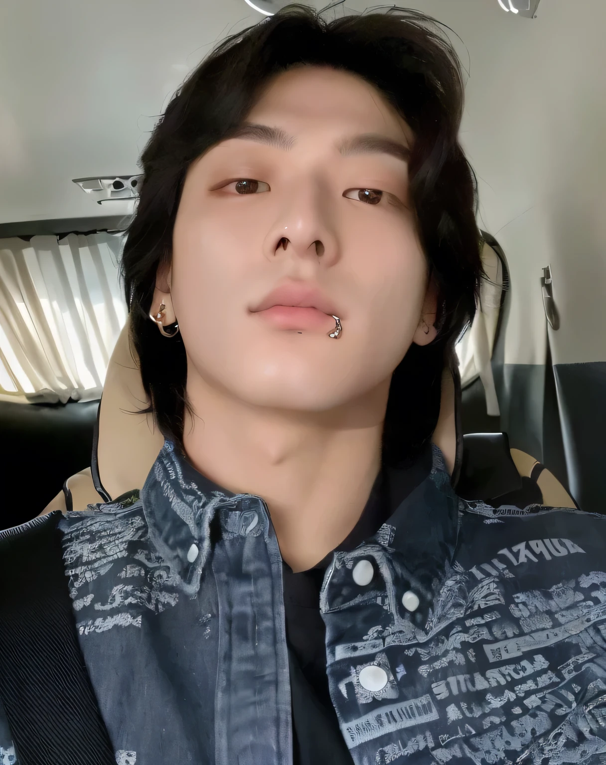 tem um homem com piercing no nariz e jaqueta jeans, taken at the beginning of 2020, Jinyoung Shin, hyung tae, brilhante da chuva, Jung Jaehyun, xqc, cai xukun, Hong junho hyung, Steven Jung, #oc, # oc, ele tem cerca de 2 5 anos, Tae June Kim, 1 / 2 shots to the head