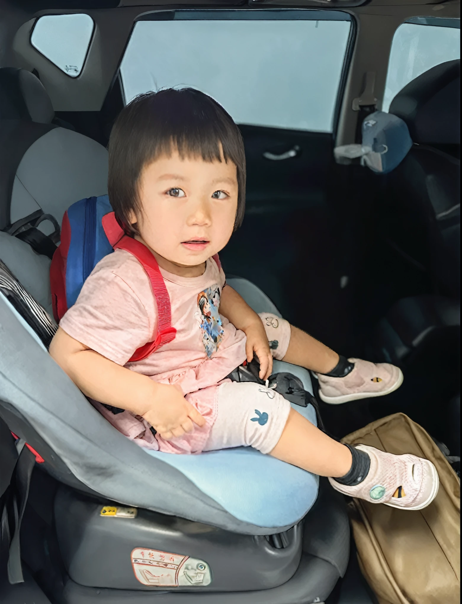 A child sitting in the back seat of a car, Sitting in her car, Forward facing, child, little child, young asian girl, Toddlers, child, Hybrids, innocent expression, Lovely , Full Vehicle, child a, child们, Naughty expression, looking Lovely, Color photos, beginner