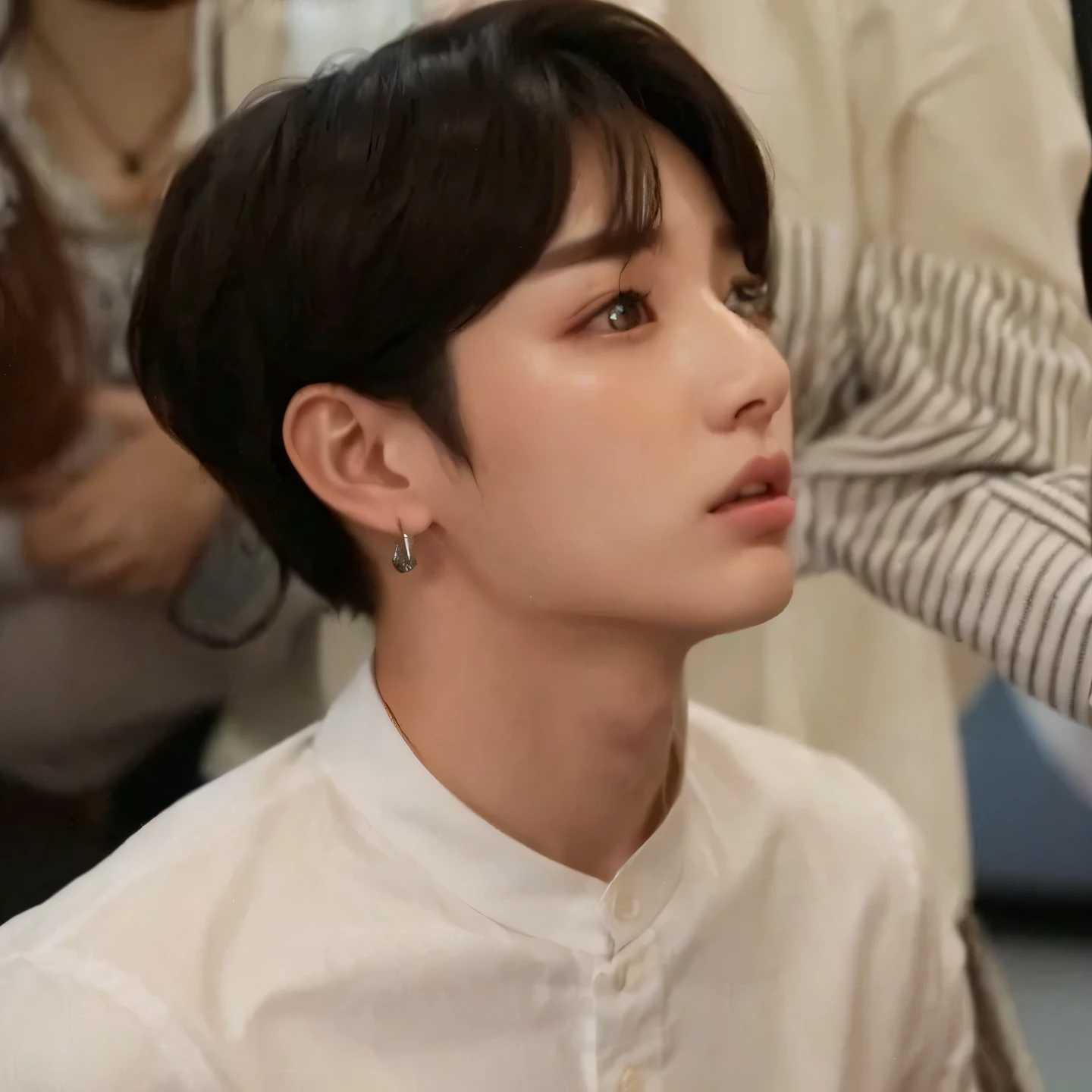 Jungkook soft, com maquiagem simples, pink lips, parecendo uma boneca de porcelana, com uma camisa cheia de babados e rendas, JUNGKOOK