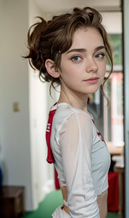 Photo oF a 15 year-old American girl, .crudo, beautiFul woman, (Long brown hair with ponytail.), light brown hair ponytail hairstyle((retrato)), ((Cara detallada:1.2)), ((Detailed Facial Features)), (Piel Finamente detallada), pale skin , ojos azules , Small nose , 、un sexy(cold color), wet, wet, ReFlectoreasutepiece) (proporciones perFectaotos realistas)(La mejor calidad) (Detallado) FotograFiado con una EOS R5 de Canon, lente de 50 mm, F/2.8, NFFSW, (8k) (papel tapiz) (cinematic lighting) (dramatic lighting) (sharp Focus) (Enrevesado) senos grandes , pechos grandes , pecas en mejillas y nariz , cuerpo completo , hermoso cuerpo de adolesente , posando sexy a la camara , posando de Frente para la camara ,lindo maquillaje , gran sonrisa  , estadio deportivo ,  outfit deportivo , ropa deportiva