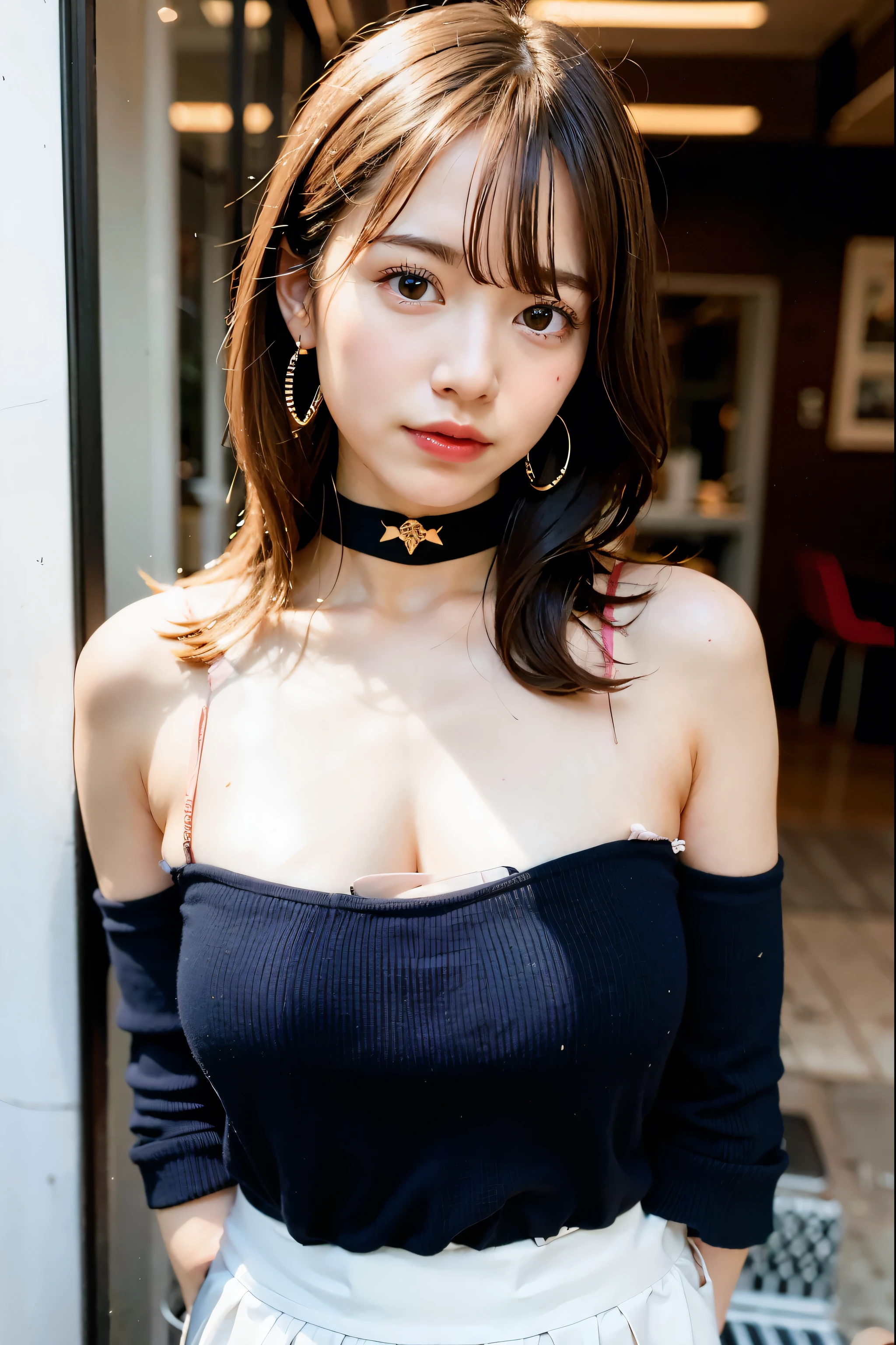 No sleeves、Exposed skin on both arms、Pink camisole、A string is hung on the shoulder、Cleavage Emphasis(1.3)