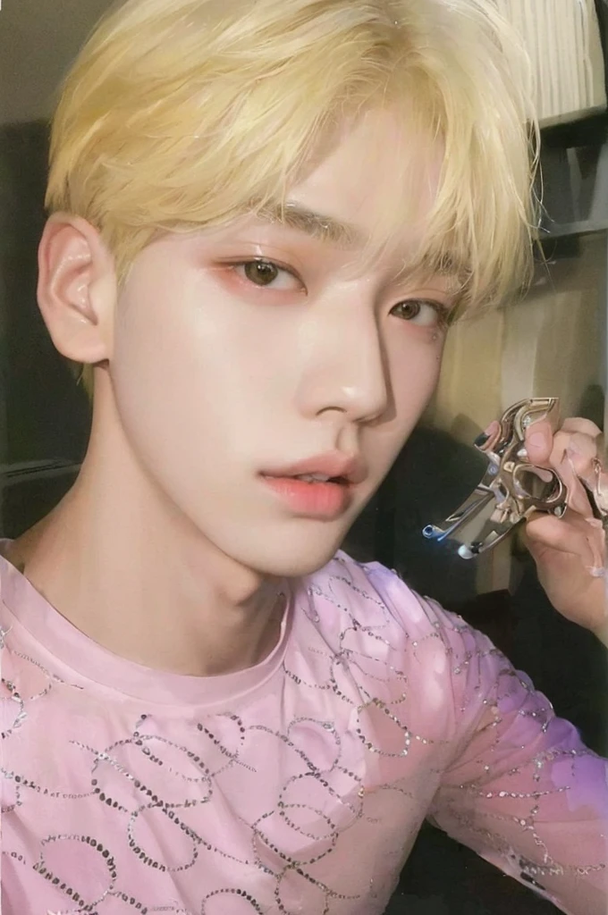 araffed boy with blonde hair holding a pair of scissors, Kim Doyoung, jinyoung shin, Yanjun Chengt, cai xukun, inspirado en Yanjun Cheng, kim taejin, hsiao-ron, inspirado en jeonseok lee, diez lee, hyung tae, Hong June Hyung, Jung Jaehyun, retrato de jossi de blackpink, key still