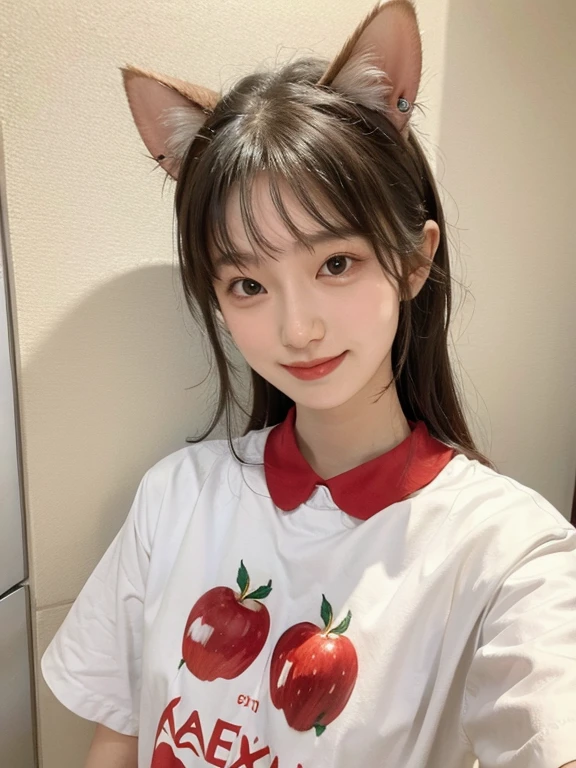 Red apples　girl　Cat ears　CatＴshirt　smile