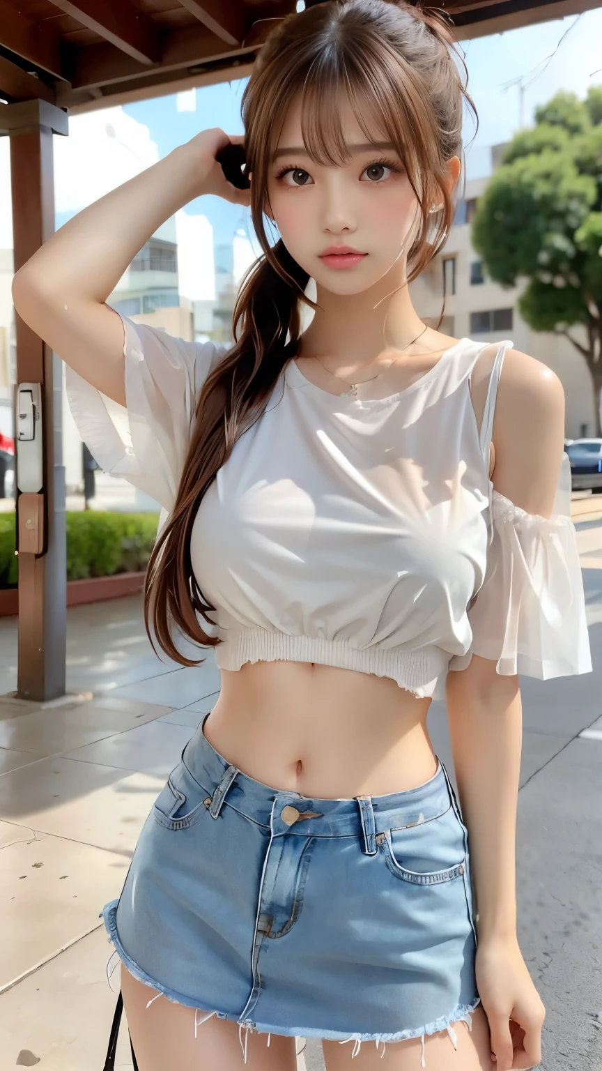 Sexy cute looks and cute beautiful girl, Beautiful and sexy face、A strong wind blows my hair in front of my face、Beautiful light brown ponytail。Cute and sexy eyes, long bangs, t-shirt with exposed navel。、Tulle miniskirt,The chest is visible