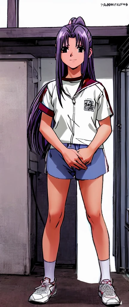 Momoko Koigakubo, a tall girl with beautiful legs, is standing with a smile on her face in a white gym suit and white knee-length shorts.。