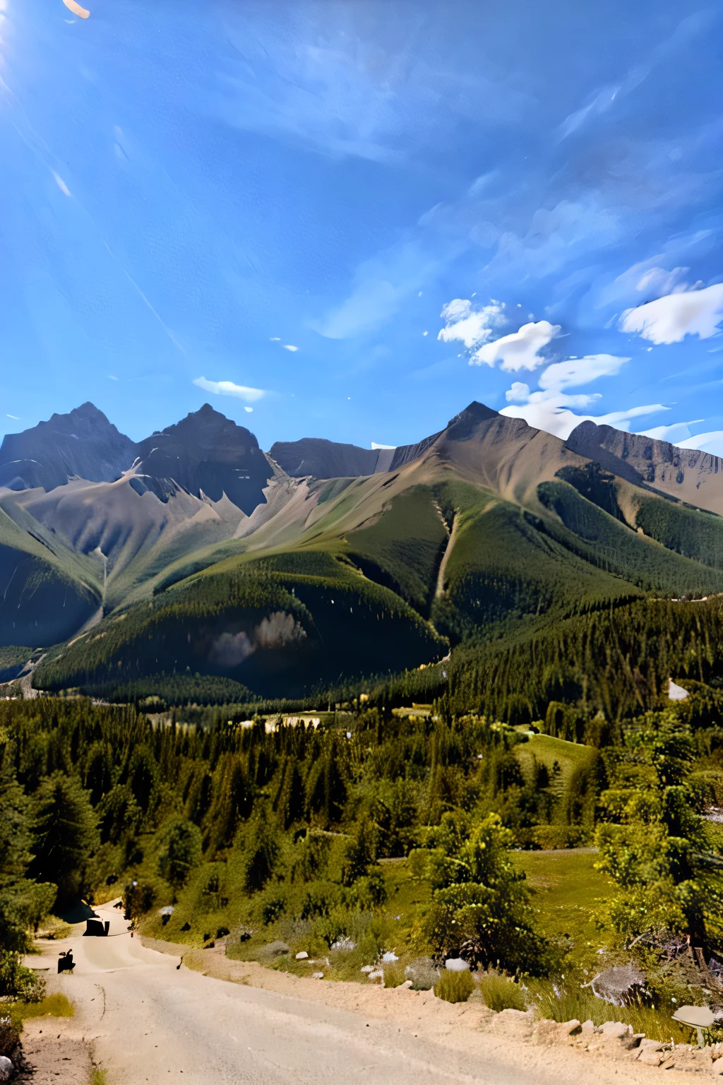 Blick auf die Rocky Mountains in Nord Kanada bei Sonnenschein. 