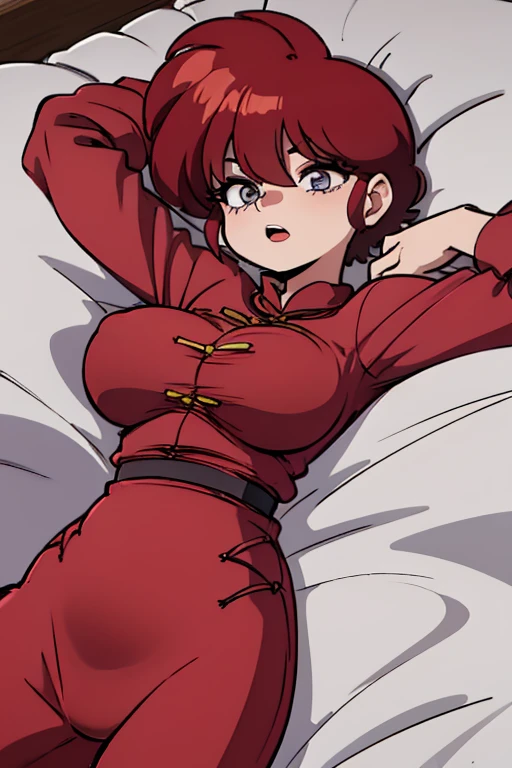Ranmachan, Cabello rojo corto, pechos grandes rebotando, cuerpo completo, in the breasts. Traje rojo, ropa china, acostada en una cama, recostada, rubor, durmiendo, , ojos cerrados, ropa para dormir, Sexy sleepwear