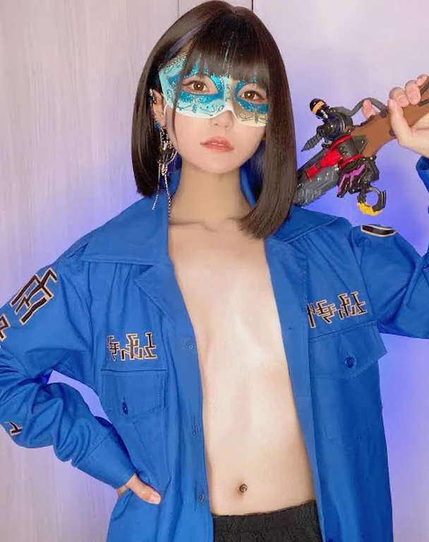 Cute little boy, no clothes, briefs, erection, short hair, full body, Los Angeles, men's briefs, erection, city, 14 years old, well-proportioned, no coat, bare, barefoot, looking up,
